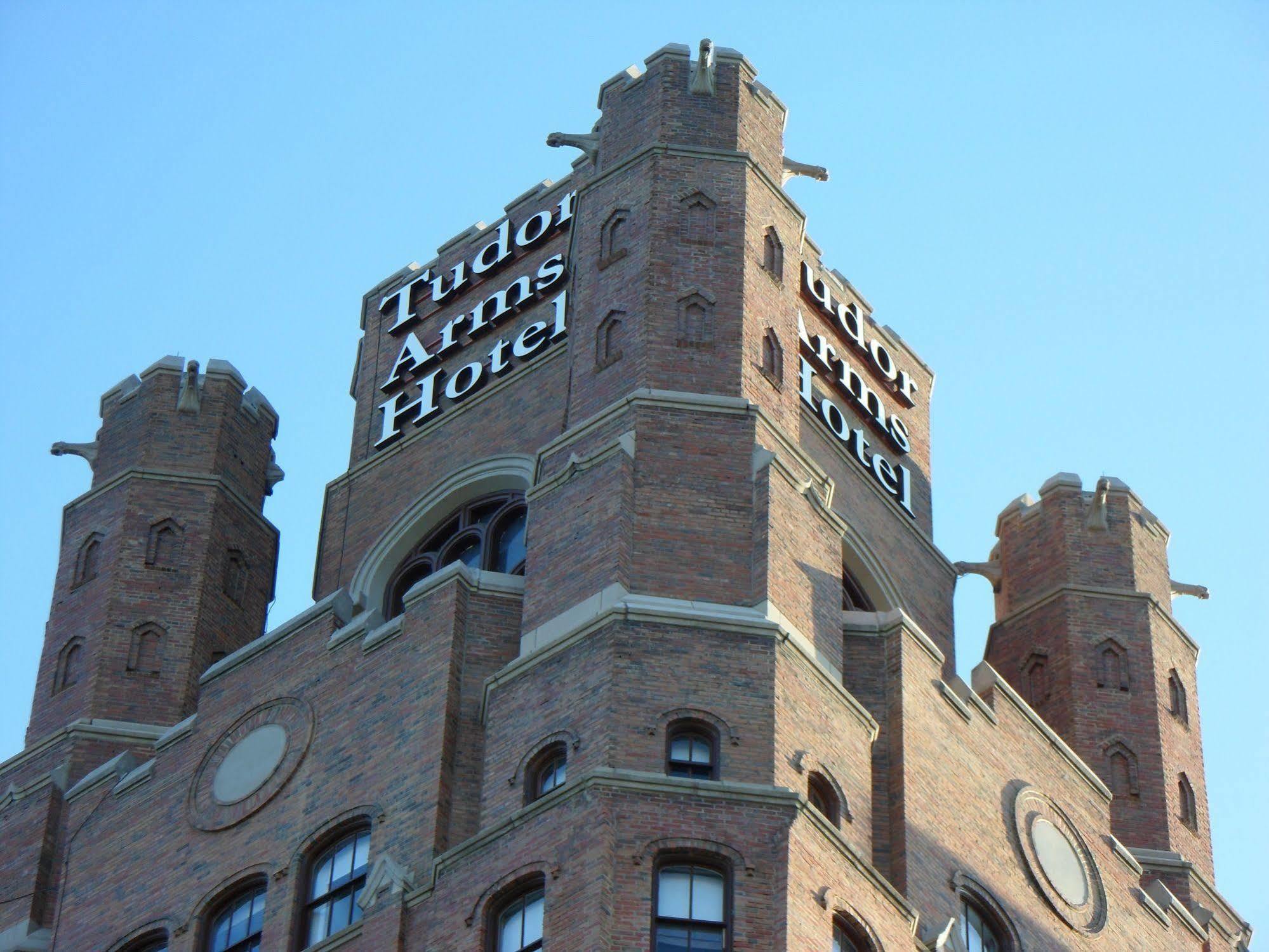 The Tudor Arms Hotel Cleveland - A Doubletree By Hilton Exteriér fotografie